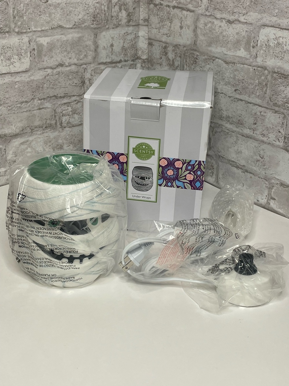Scentsy Under Wraps Large Full Size Warmer Halloween Mummy Limited Edition NIB
